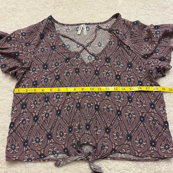 MUDD Bell Sleeve blouse w/ Tie Waist - Picture 4 of 9